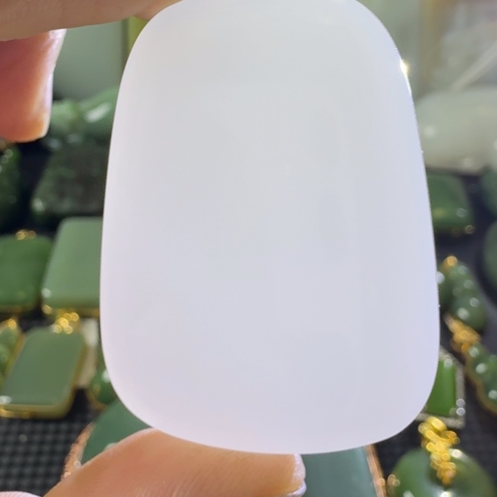 颈饰未镶嵌和田玉宝石级别羊脂白玉