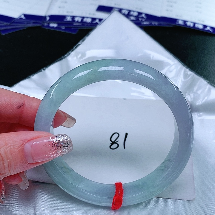 翡翠手镯未镶嵌翡翠手镯未镶嵌