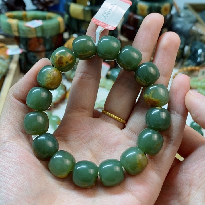 透闪石质玉未镶嵌手串云*