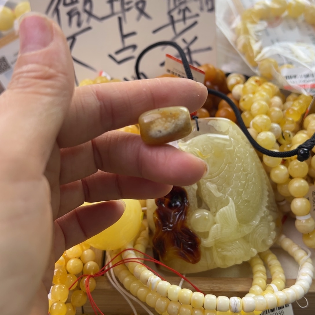 琥珀珠宝奇石未镶嵌