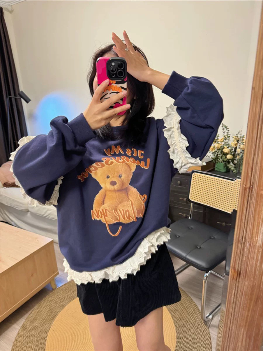 佐伊  韩国代购秋甜美蕾丝荷叶边拼接藏青色小熊印花宽松休闲卫衣
