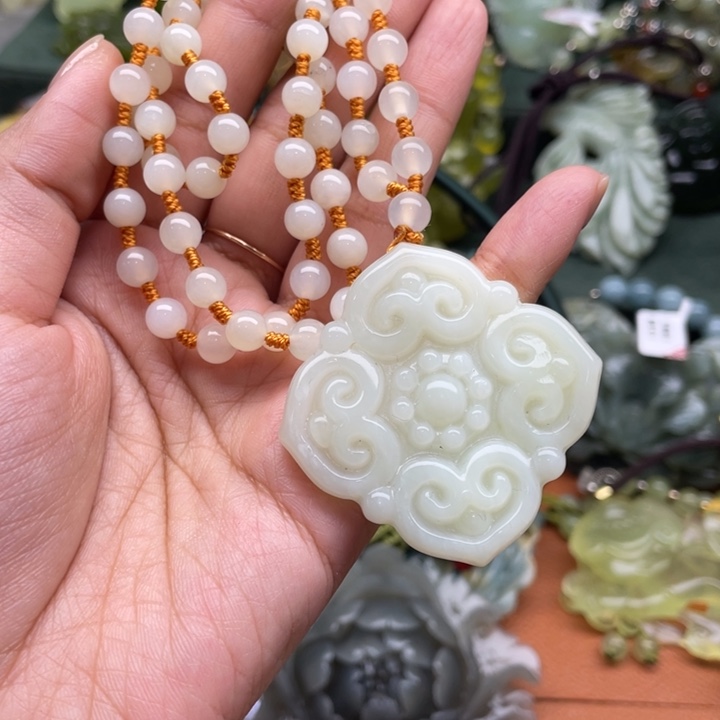 蛇纹石玉吊坠合金