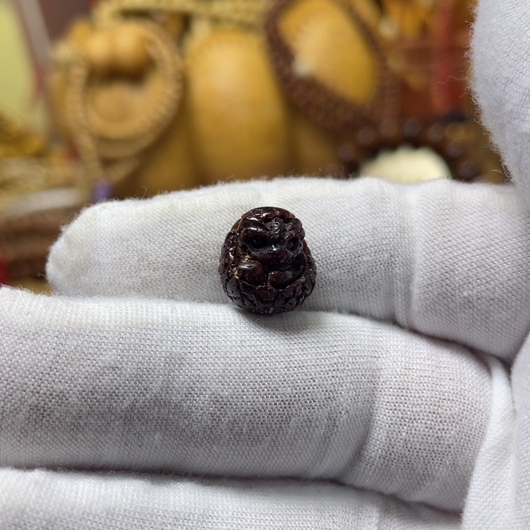 手串星月菩提雕刻龙宝宝