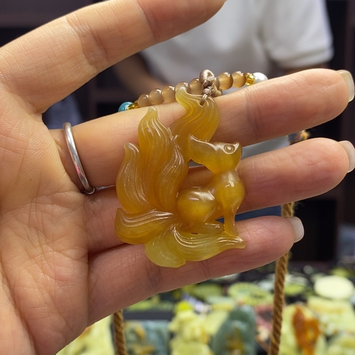 百****蛇纹石玉未镶嵌颈饰