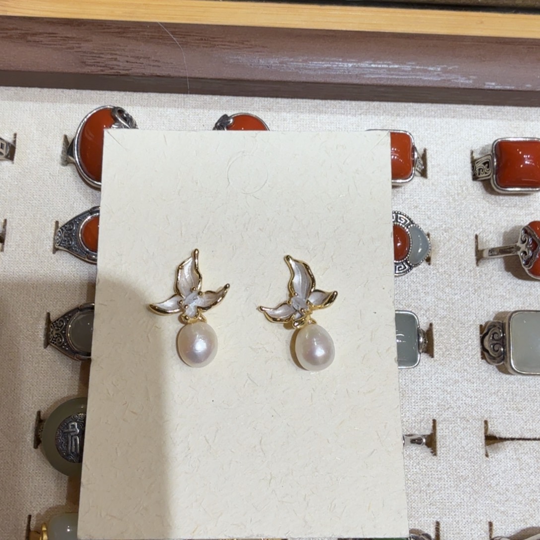 铜合金合金蝴蝶耳钉一对