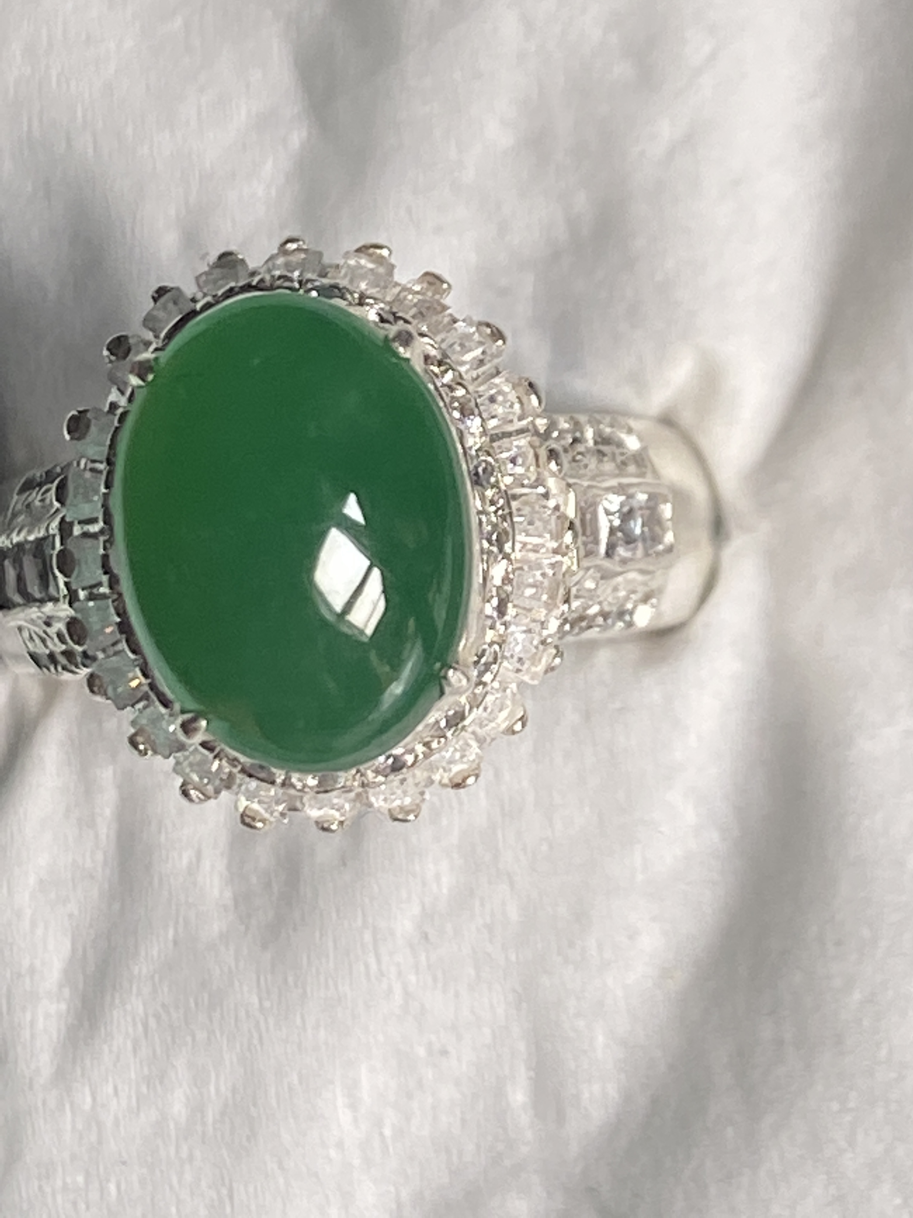 天然缅甸翡翠A货冰满绿蛋面戒指