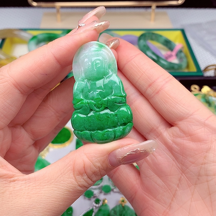 翡翠颈饰未镶嵌翡翠