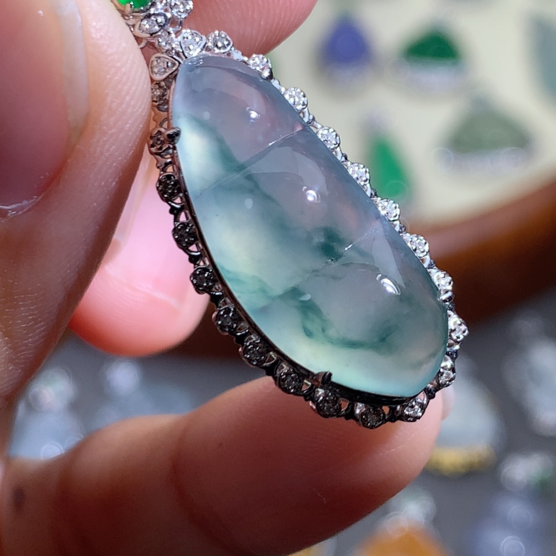 翡翠18K金镶嵌吊坠(不含链)福豆