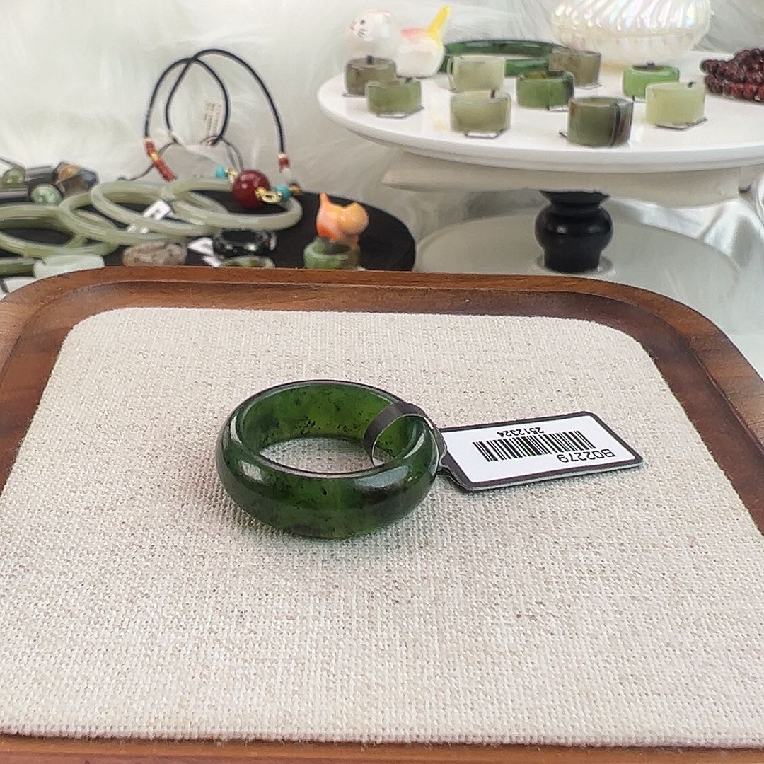 和田玉未镶嵌戒指w10碧玉轮胎19.0不退换