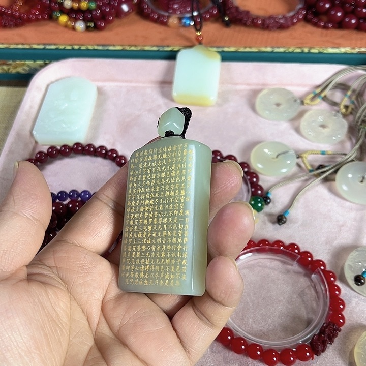 和田玉未镶嵌颈饰