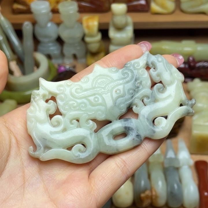 蛇纹石玉未镶嵌颈饰