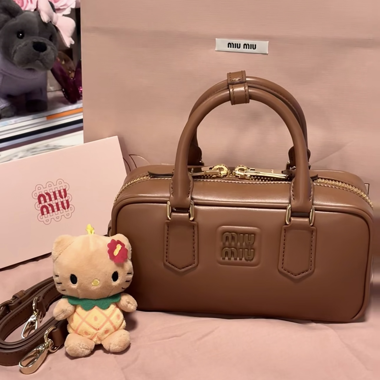 99新 MIU MIU/缪缪 干邑色miumiu保龄球小号手提包