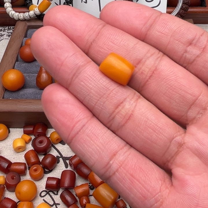 A***。琥珀未镶嵌裸石蜜蜡马蹄