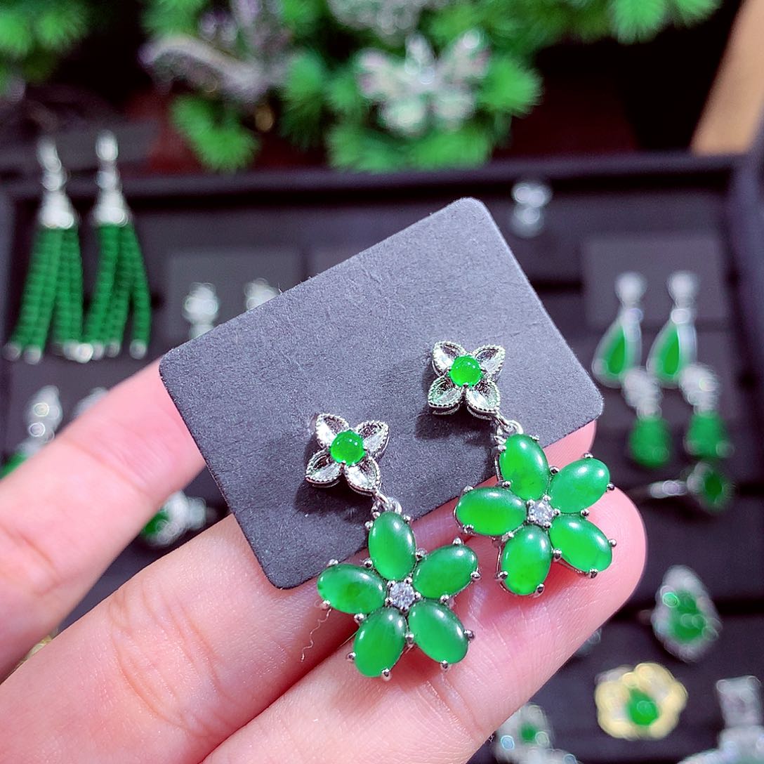 颈饰未镶嵌翡翠天然