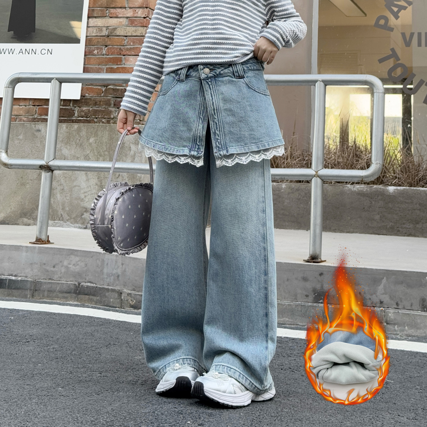 【嘻嘻柚】女童2025秋冬新款蕾丝花边可拆卸屁帘加绒加厚牛仔喇叭裤