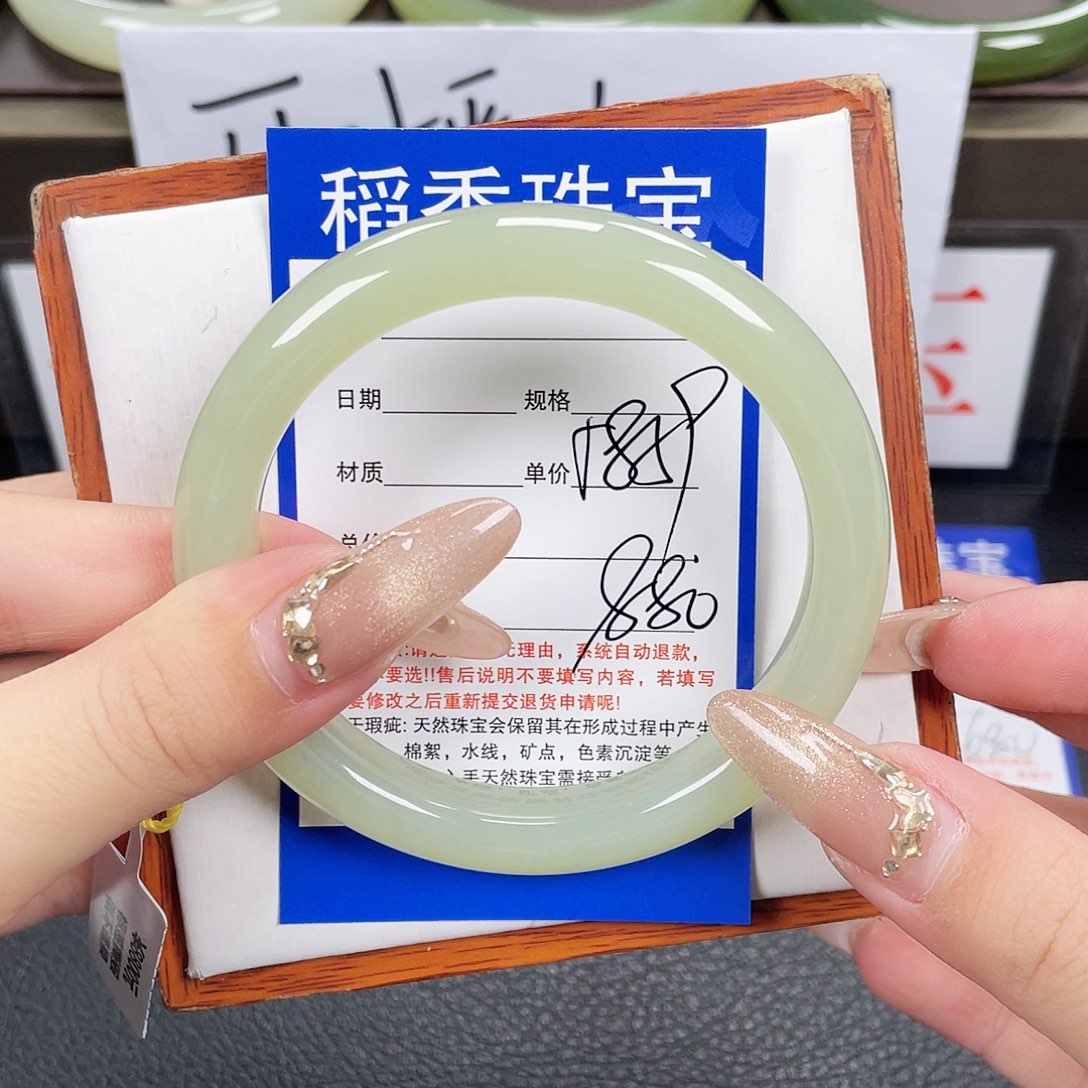 和田玉手镯未镶嵌