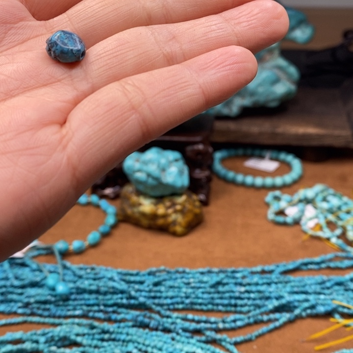 玛瑙/玉髓原矿未镶嵌陈**人