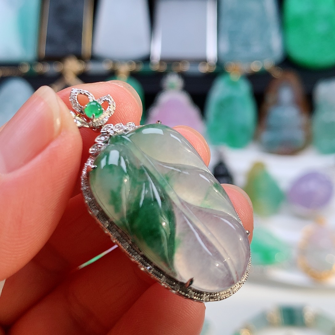 翡翠颈饰未镶嵌叶子