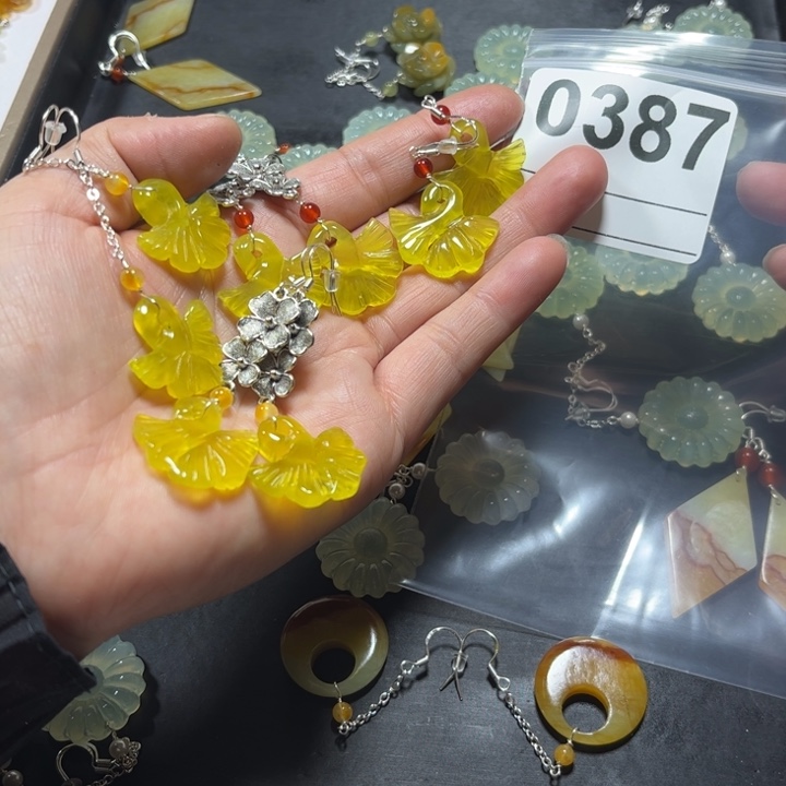 索***海蛇纹石玉未镶嵌耳饰