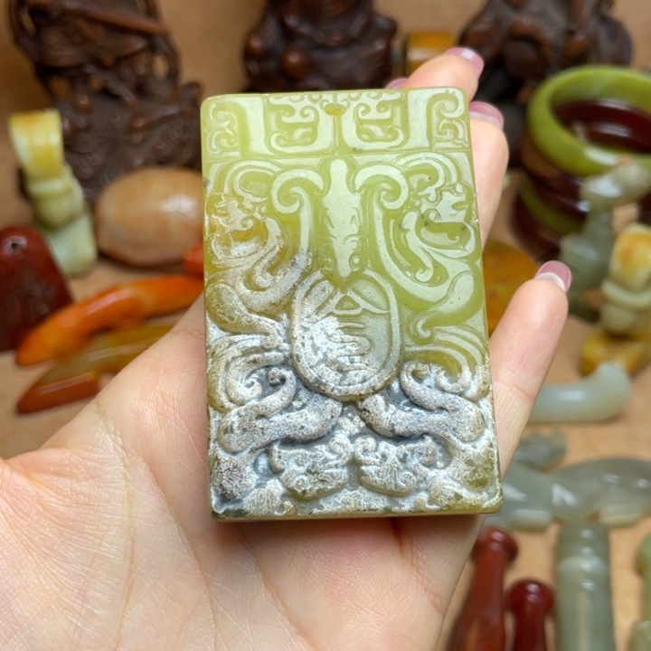 蛇纹石玉未镶嵌颈饰