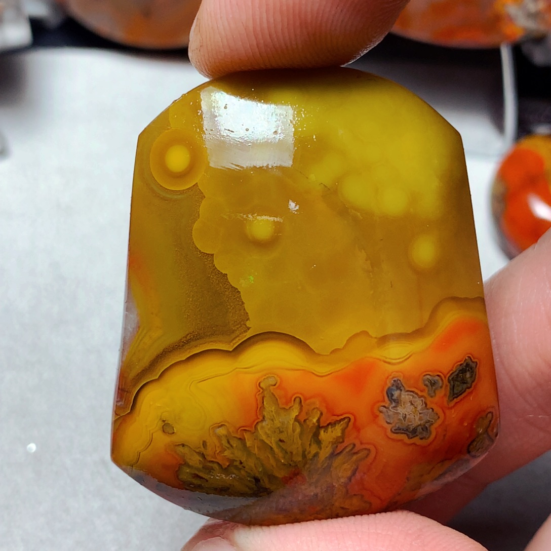 路***人玛瑙/玉髓未镶嵌战国红