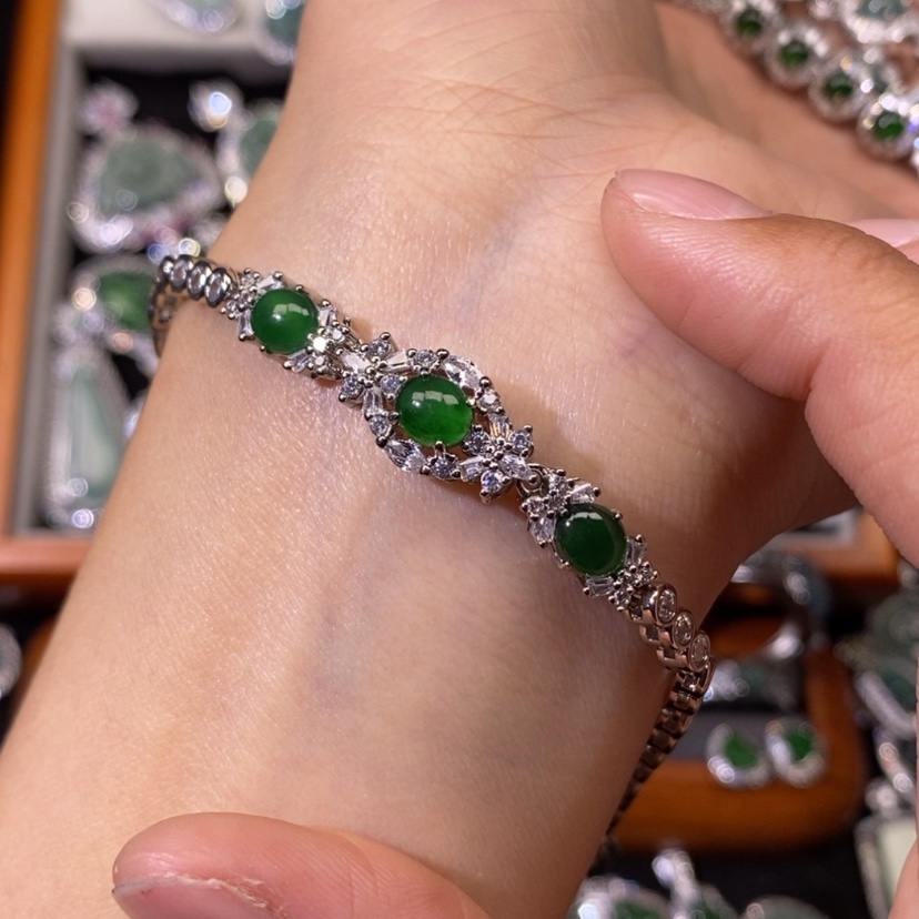 【闪购商品】翡翠颈饰未镶嵌天然