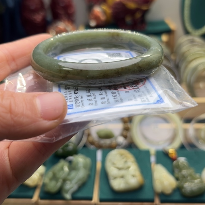 和田玉手镯未镶嵌61.2圈围Q0396