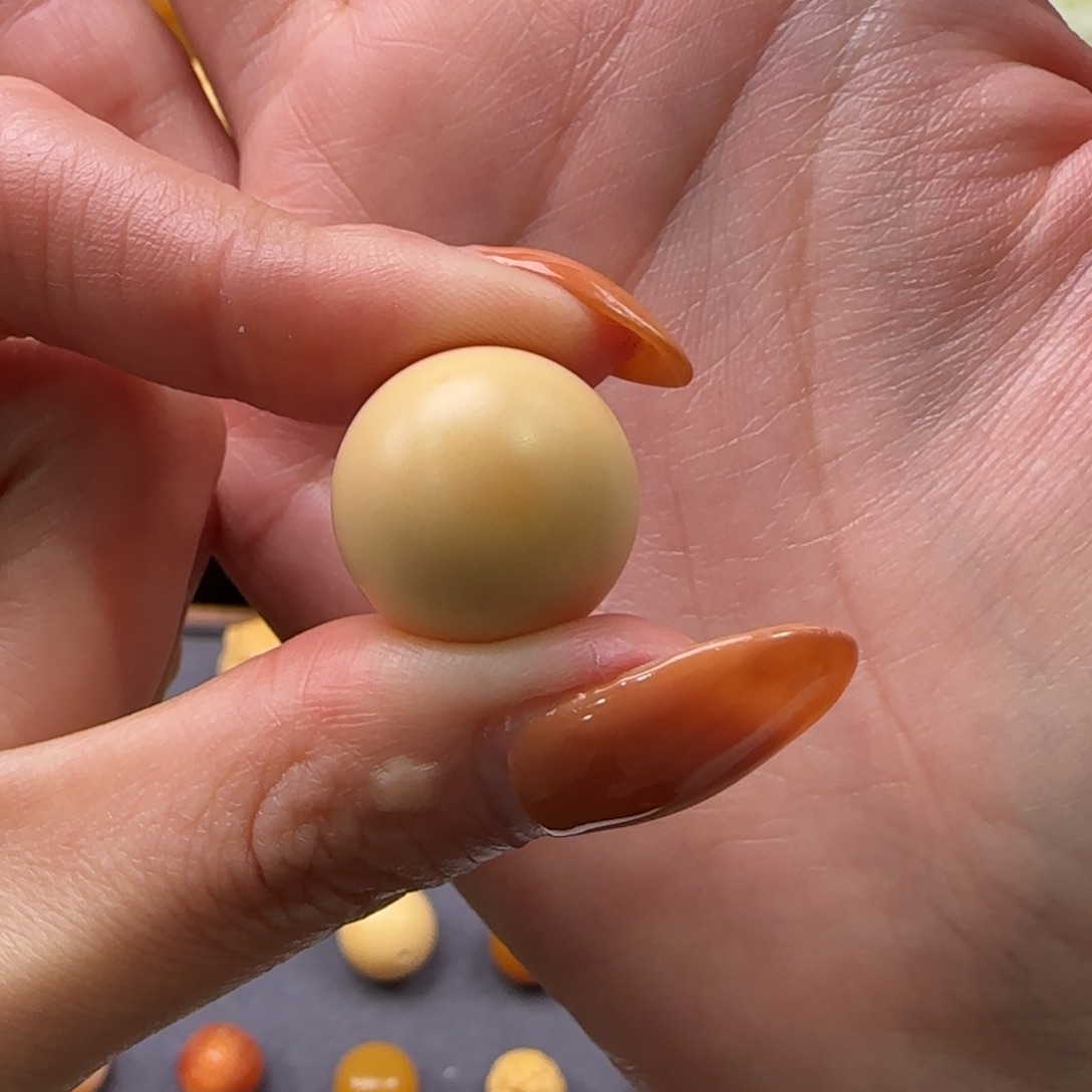 观***在石英质玉（缅黄）未镶嵌配饰