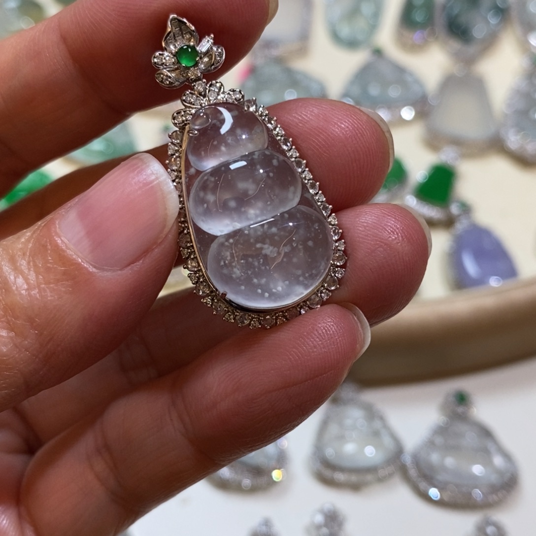 翡翠18K金镶嵌吊坠(不含链)福豆