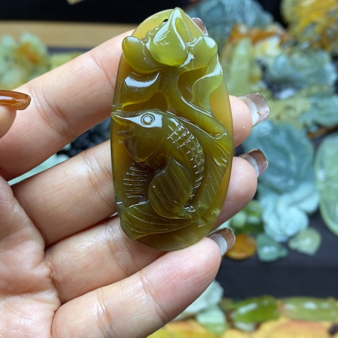 蛇纹石玉颈饰未镶嵌