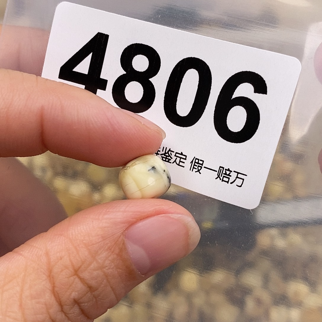 蜜蜡未镶嵌珠宝奇石