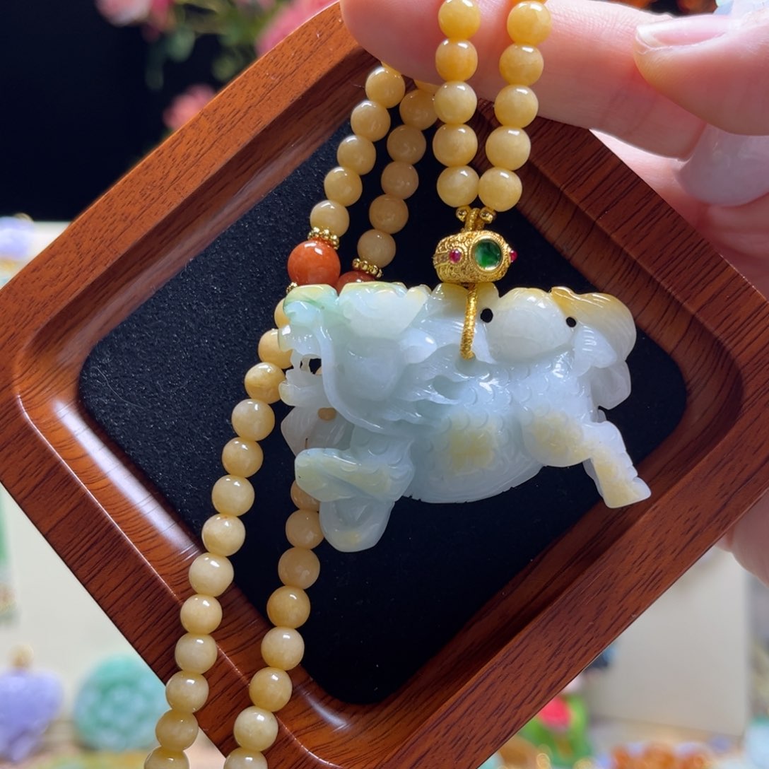 翡翠颈饰未镶嵌麒麟