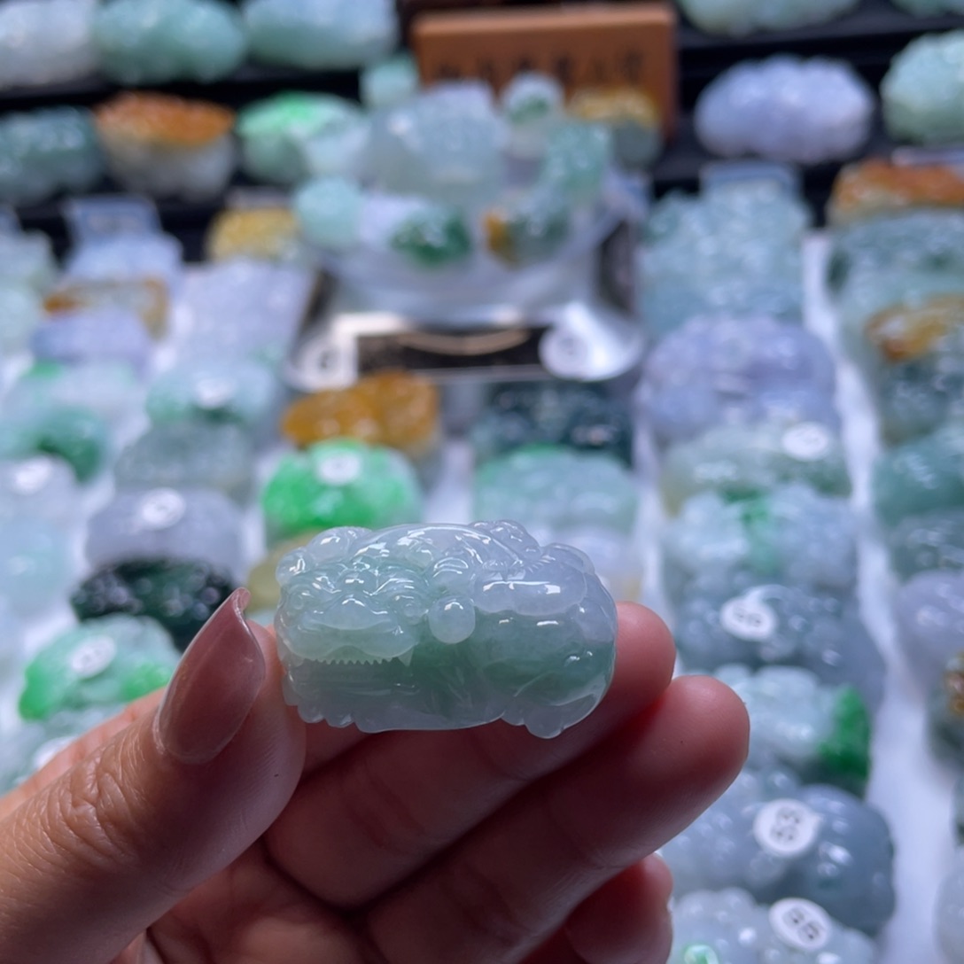 翡翠颈饰未镶嵌貔貅