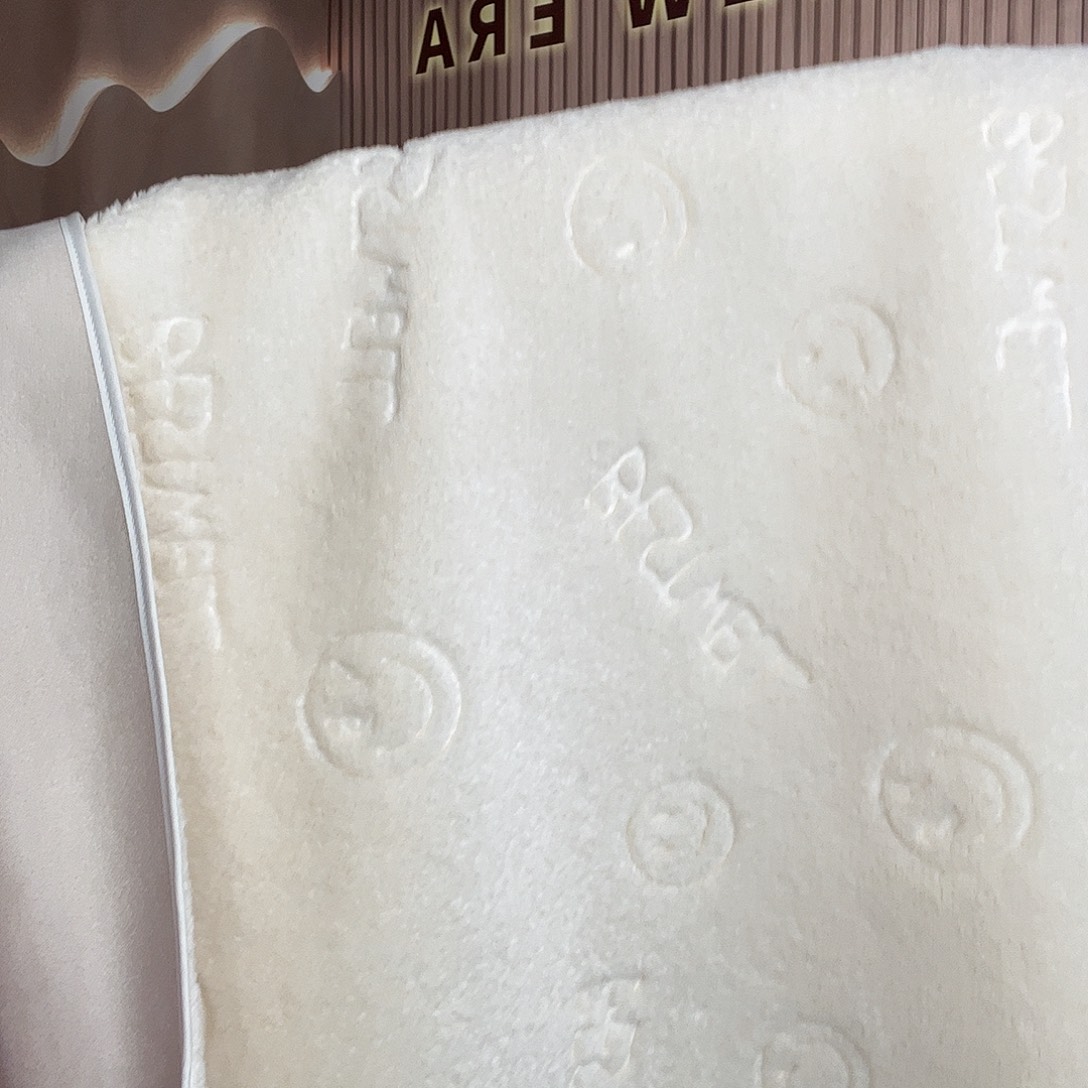 75✖️160白色剪花仿羊毛沙发巾
