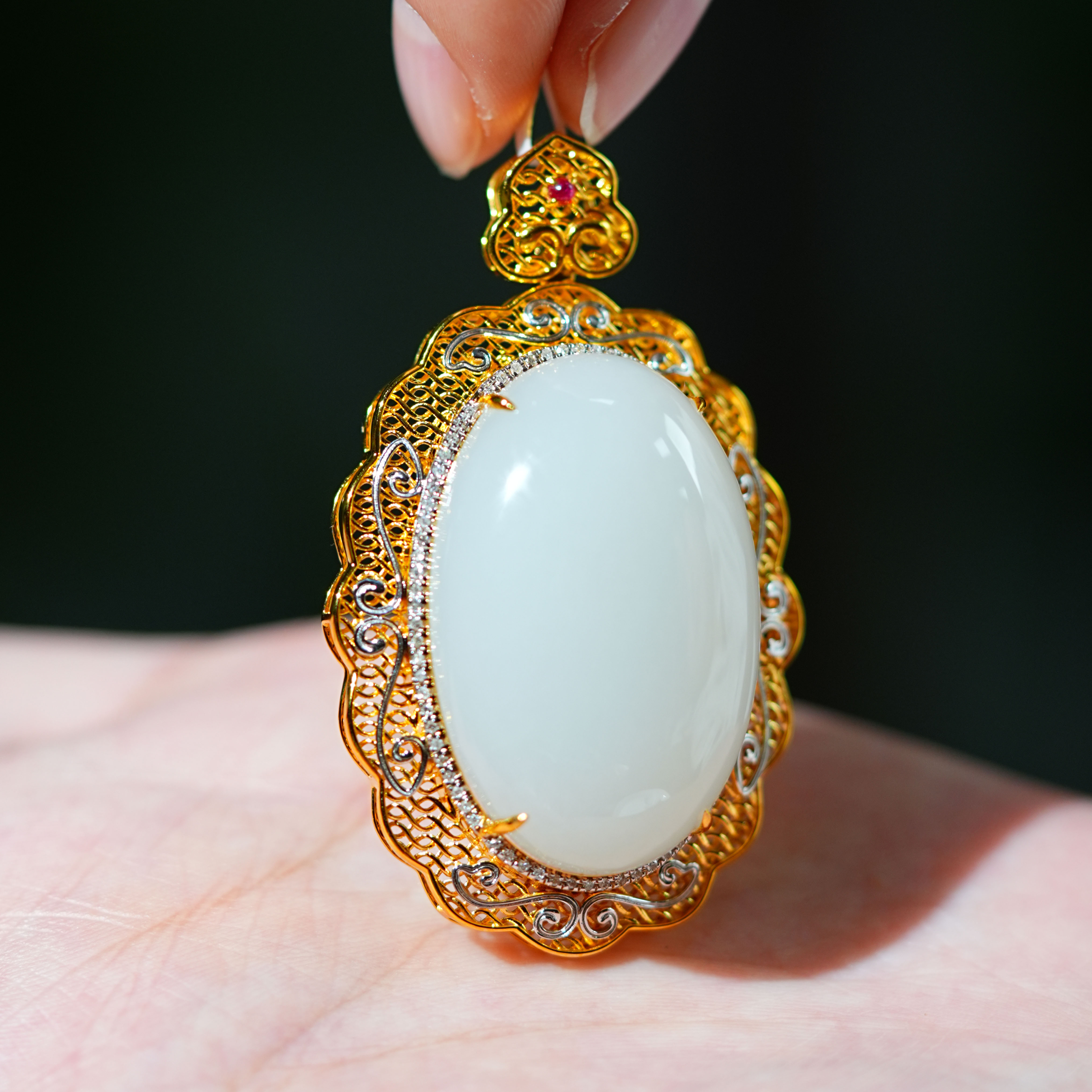 【大表姐珠宝】天然和田玉新疆白玉大蛋面吊坠豪镶18k金镶细腻