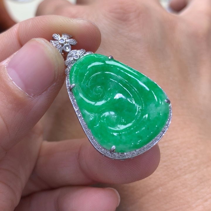 翡翠吊坠(不含链)18K金镶嵌