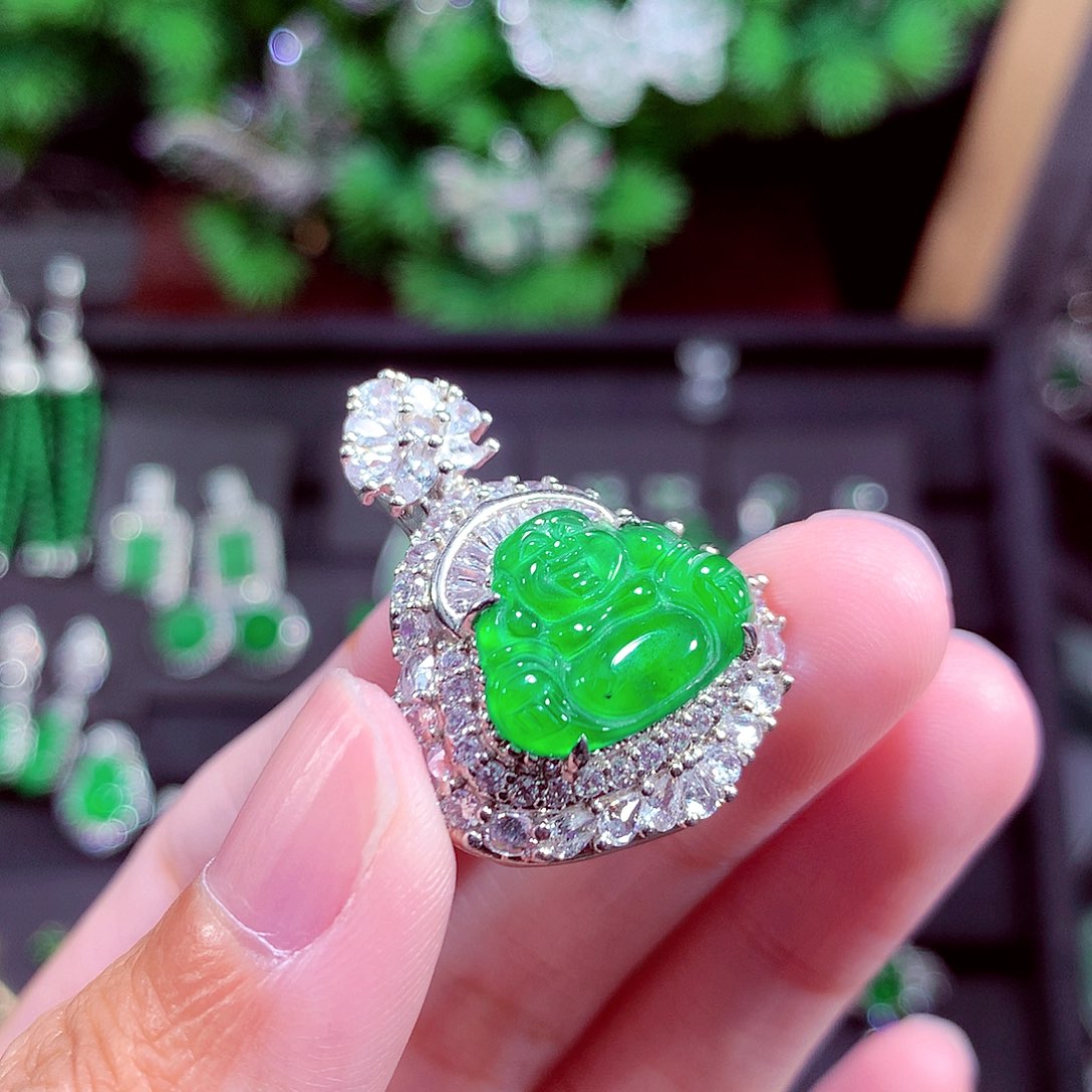 颈饰未镶嵌翡翠天然