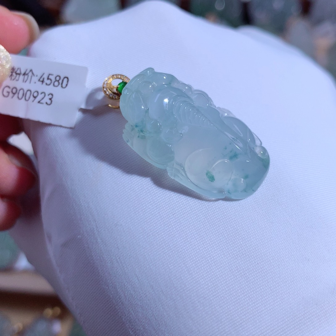 翡翠颈饰18K金镶嵌貔貅