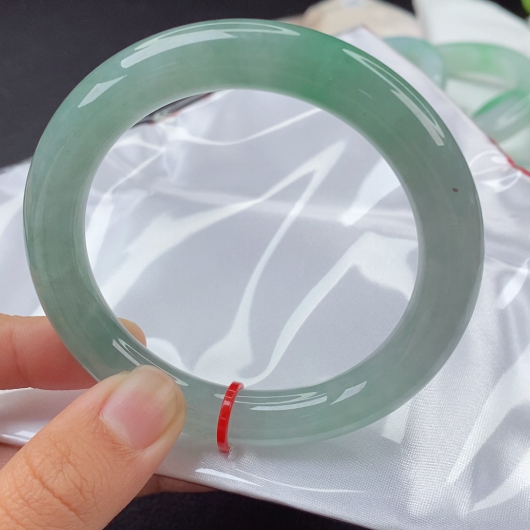 翡翠手镯（圆镯）未镶嵌57圈