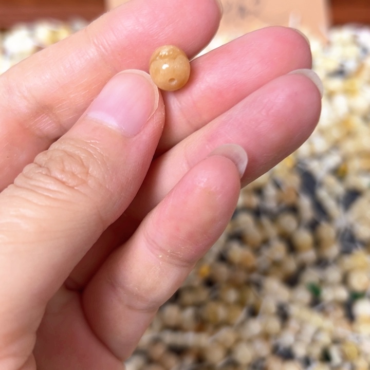 蜜蜡未镶嵌裸石7.5mm一个