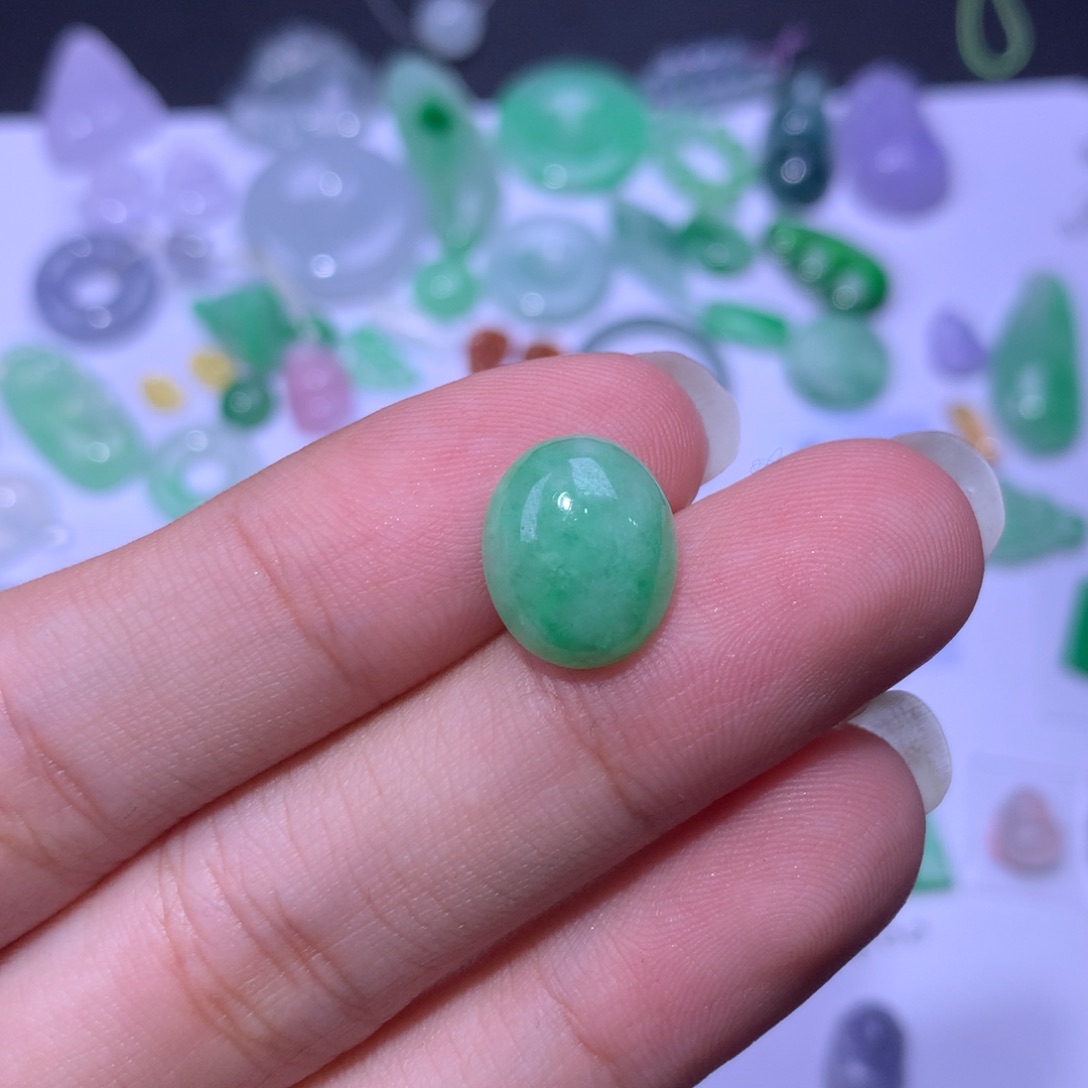 翡翠未镶嵌颈饰蛋