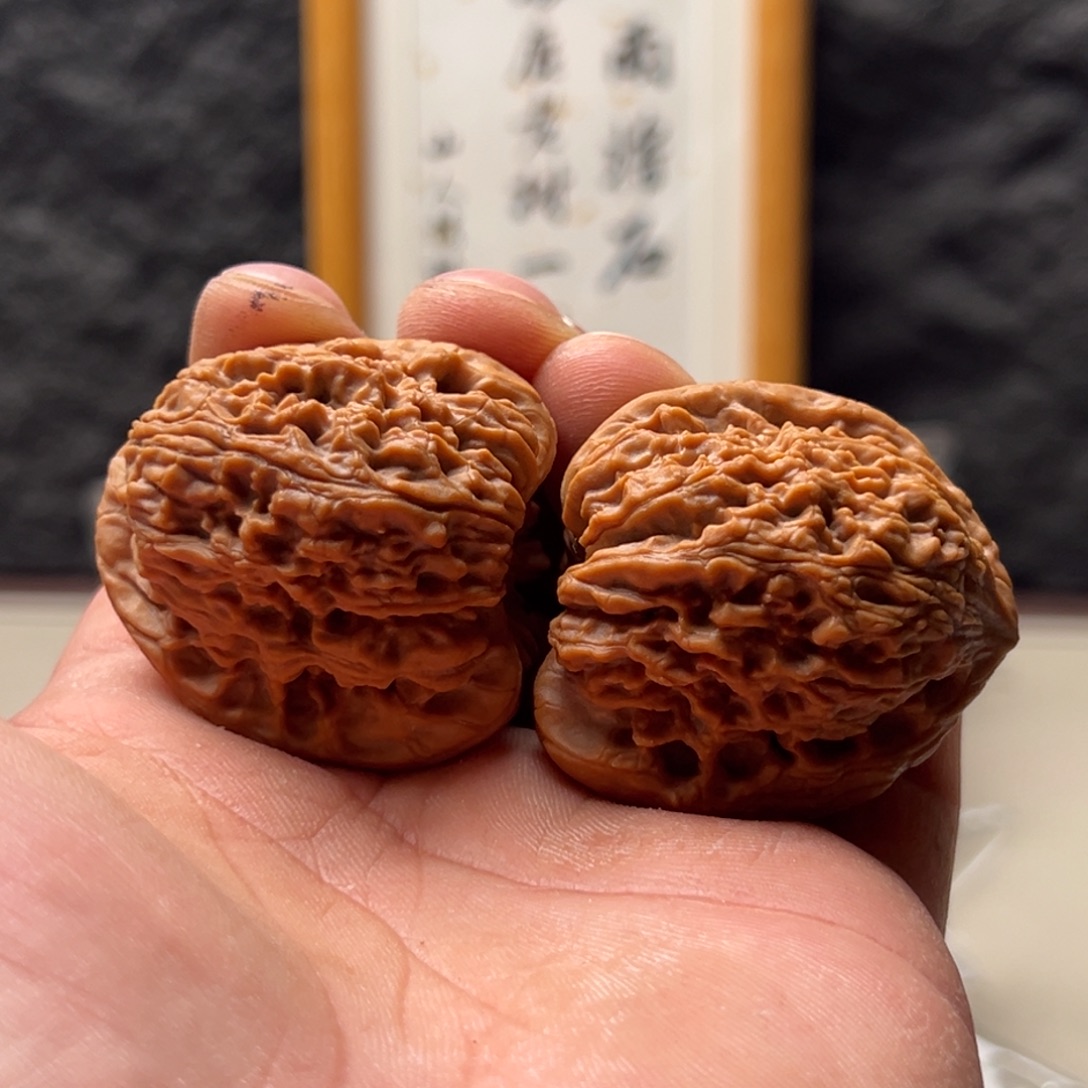 任***昊文玩核桃把件南疆42黄点