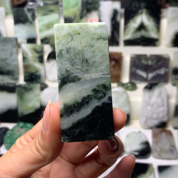 独山玉未镶嵌颈饰