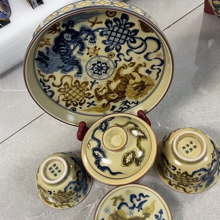 瓷片釉里金狮子5件套