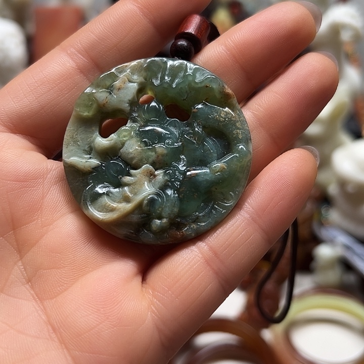 蛇纹石玉吊坠未镶嵌