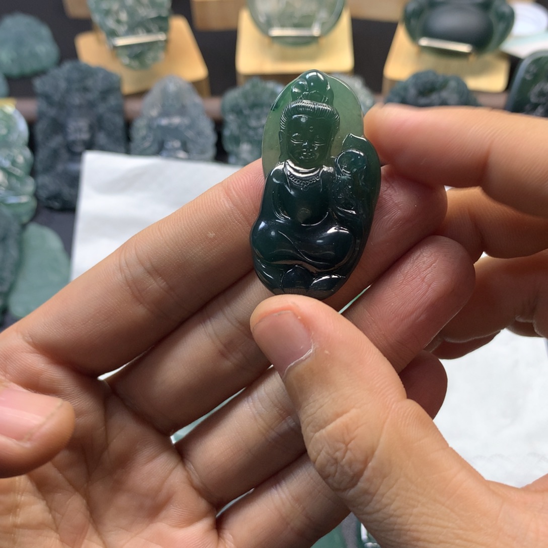 翡翠未镶嵌挂件翡翠未镶嵌挂件