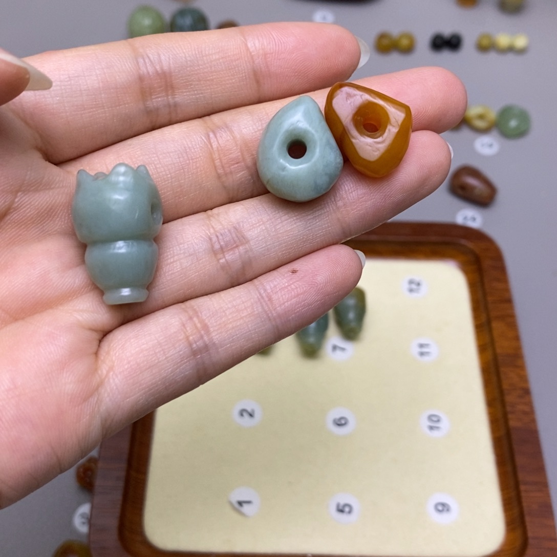 没***。蛇纹石玉未镶嵌配饰