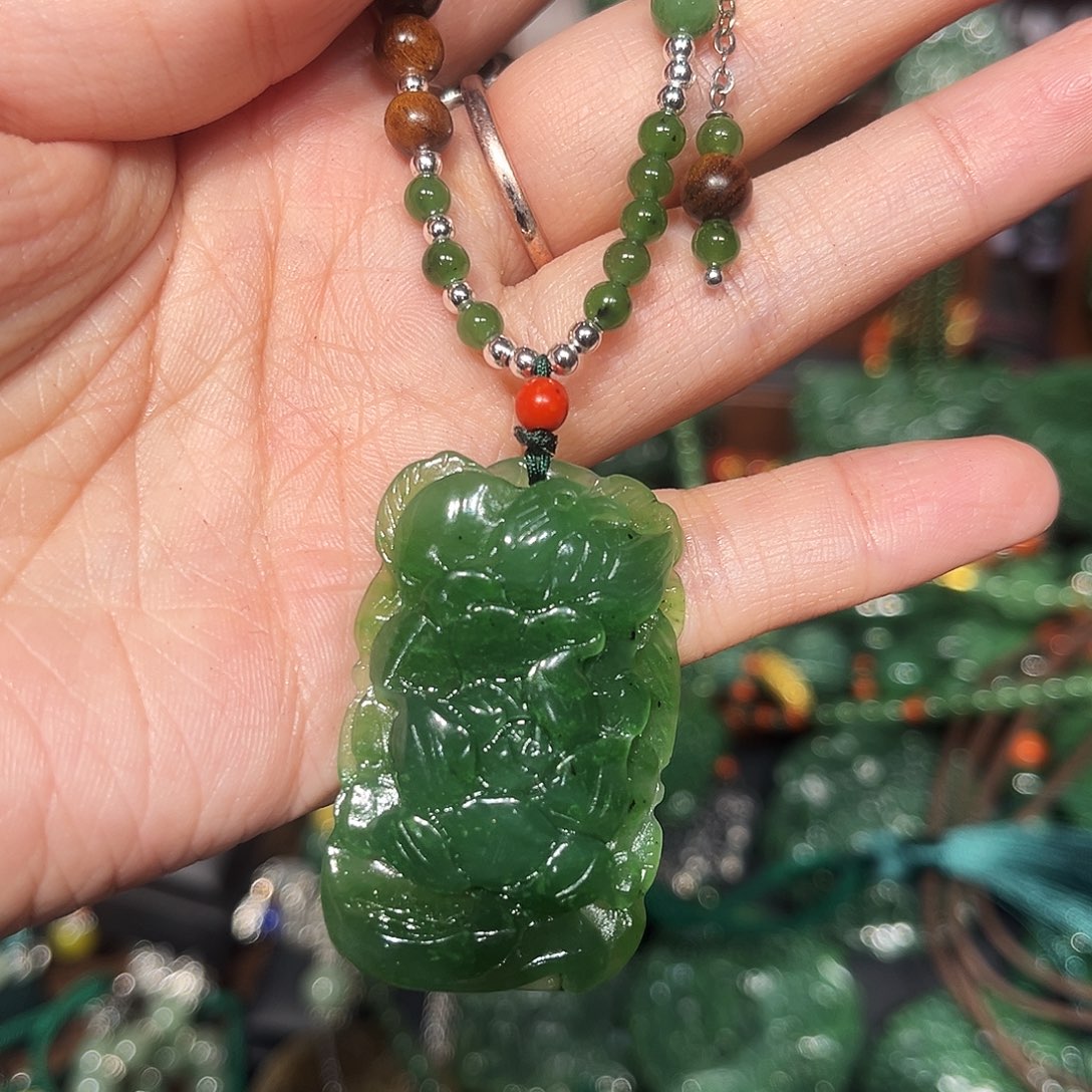 颈饰未镶嵌和田玉（糖玉）