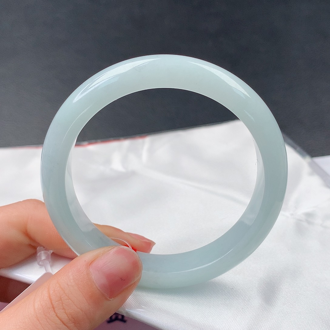 翡翠手镯未镶嵌100正56