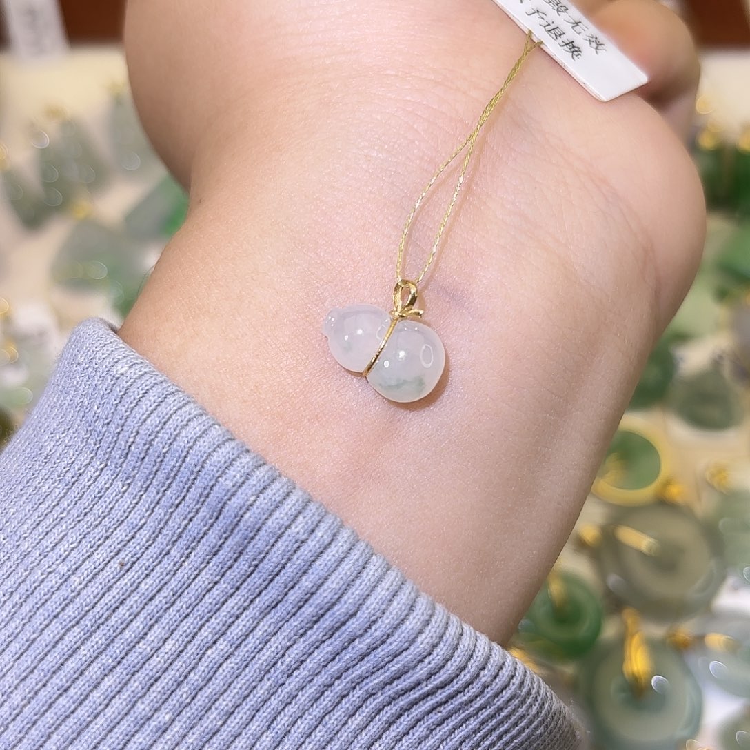 H***.翡翠18K金镶嵌颈饰